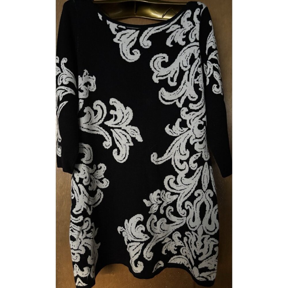 White House Black Market WHBM Black & White Scroll Jacquard Tunic Sweater S